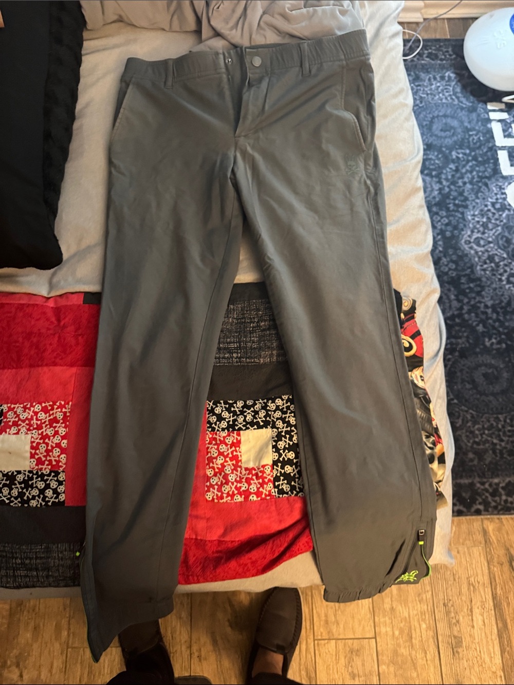 Psycho Bunny grey/Green Stretch commuter pants. Mens 30